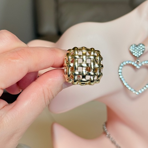 Casual Gold Statement Ring - Picture 6 of 6